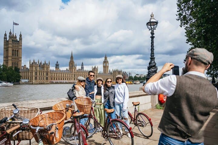 London Bike Tour: Landmarks, Secret Gems, Pub Stop & Street Art