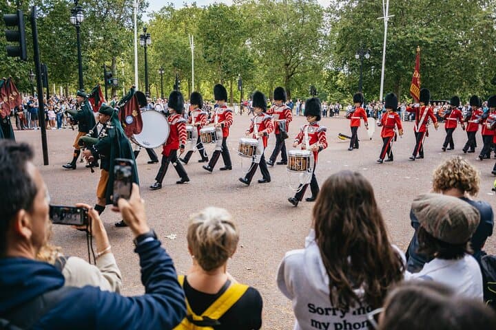 London Bike Tour: Landmarks, Secret Gems, Pub Stop & Street Art