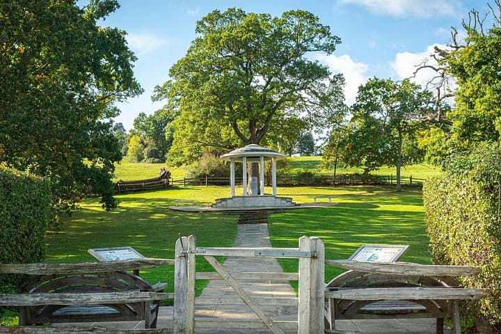 Stonehenge and Ancient Britain Small Group Day Tour from London