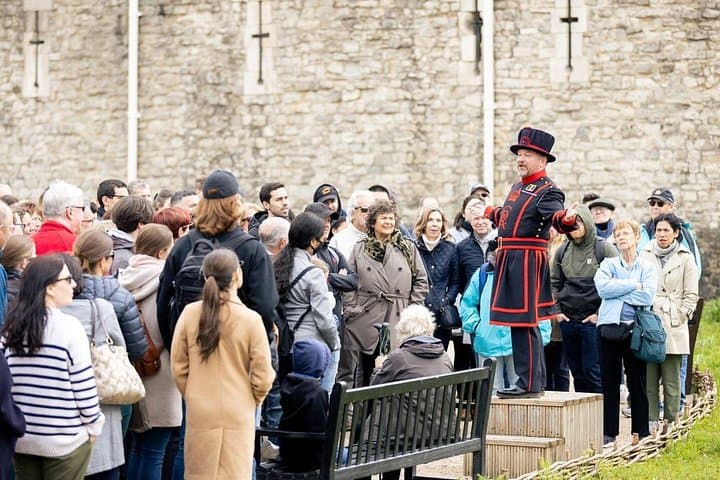 Tower of London & Crown Jewels Tour with Beefeater Meet & Greet