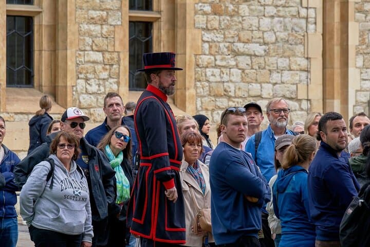 Tower of London & Crown Jewels Tour with Beefeater Meet & Greet