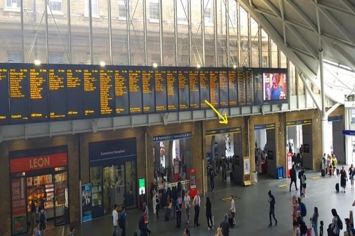 The ticket gates for platforms 0 to 8 are on the other side of this gap