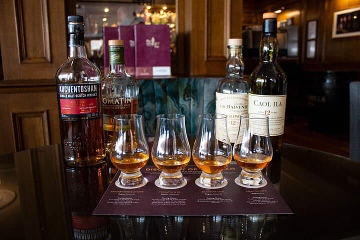 Flight of 4 whiskies from different regions of Scotland