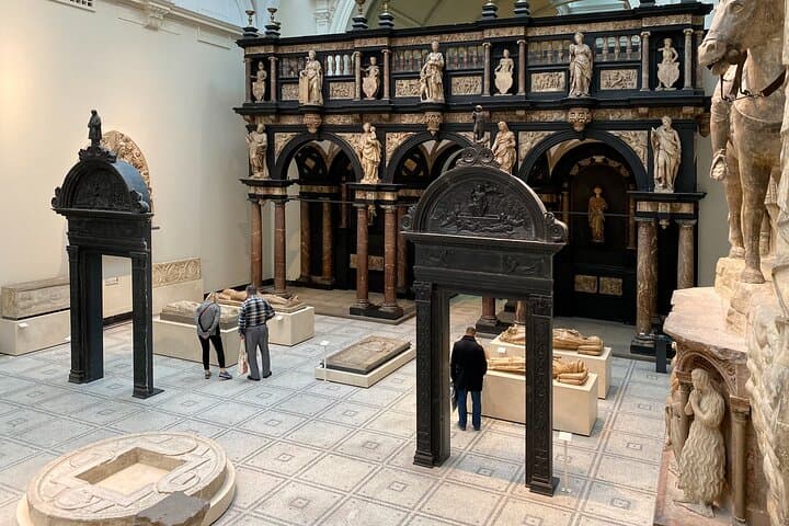 Victoria and Albert Museum Private Tour with Art Specialist