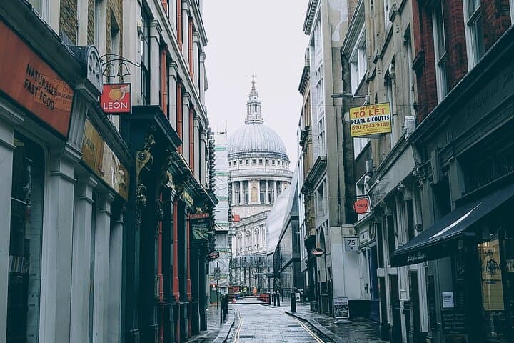Choose Your Own Adventure: An Improv Tour of London