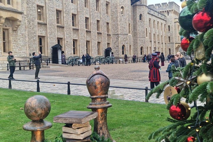 Beefeaters, Jewels House, the King`s Guards