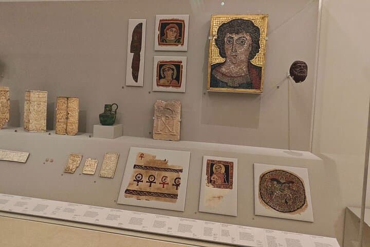 Victoria and Albert Museum Private Tour with Art Specialist
