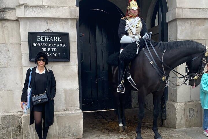 Changing of the Guard Walking Tour in London at Buckingham Palace