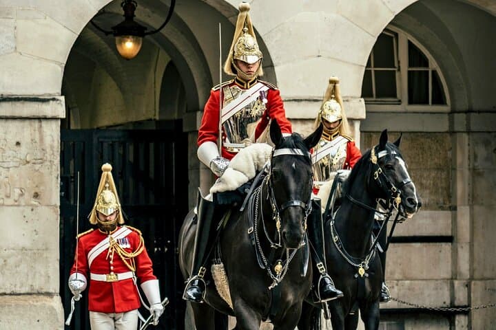 Changing of the Guard Small-Group Walking Tour in London