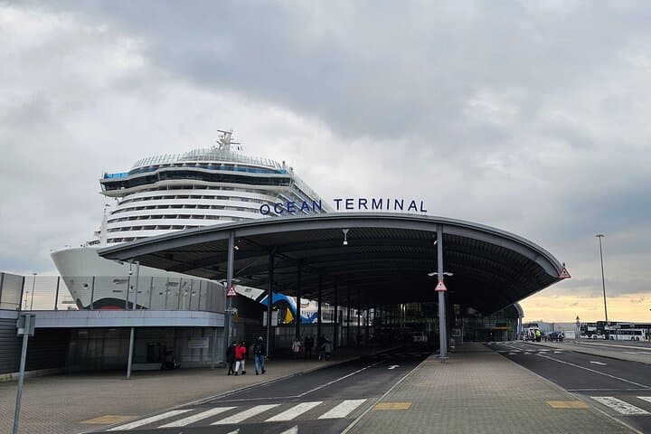 Southampton Port to from Gatwick Airport Private Transfer Service