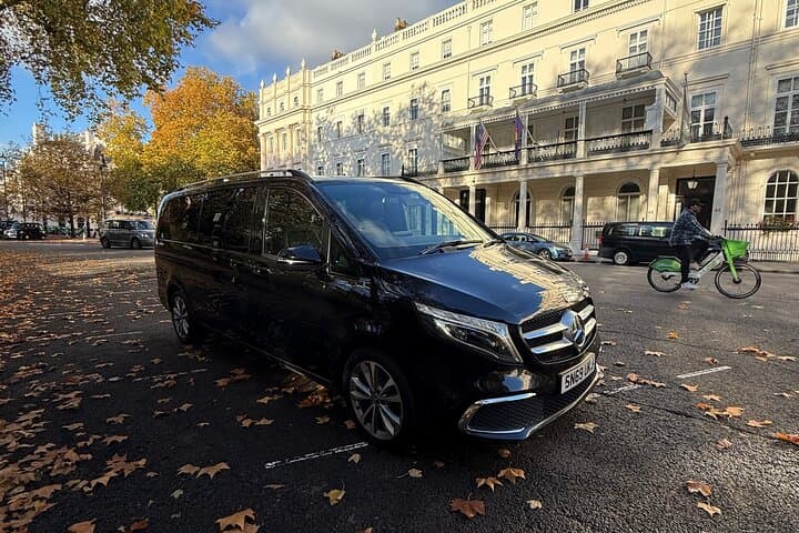 Private Car Chauffeur Service Transfer London to Heathrow Airport