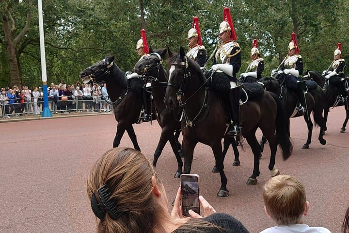 Royal London and Changing of the Guard Small Group Tour