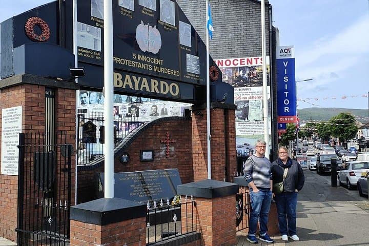 Private Belfast Black Taxi Tour in a luxury minivan