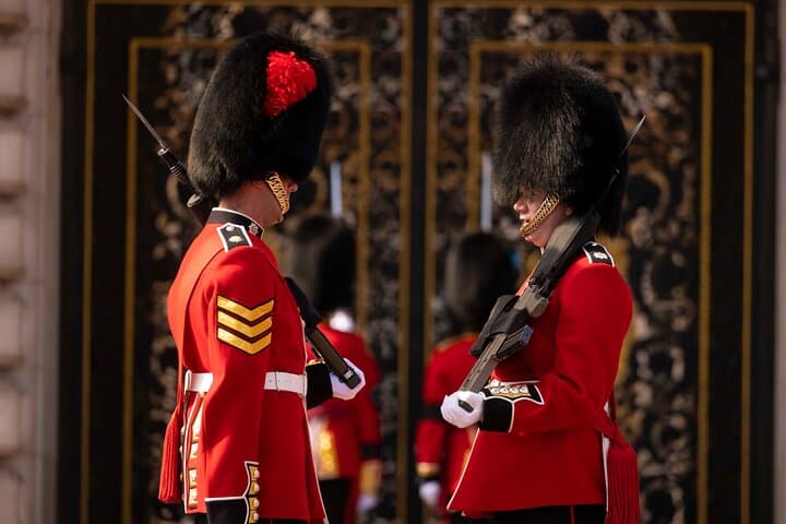 Private Essential London Walking Tour with a Londoner