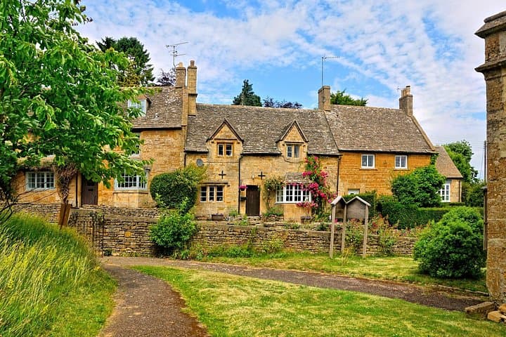 Pivate Tour of The Cotswolds and Clarksons Farm