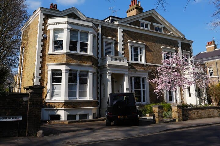 Ted Lasso Private Black Cab Tour with Hotel Pick Up