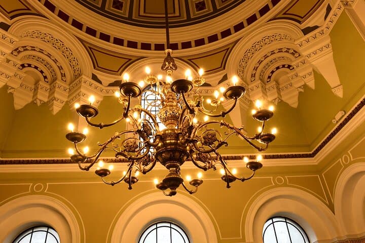 Main entrance chandalier