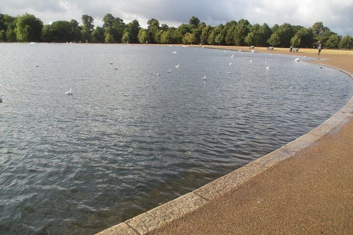 Kensington Garden Self Paced Mini Walking Tour and Scavenger Hunt