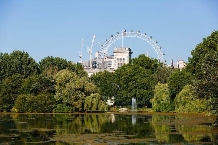 Secrets of London Bike Tour: Thames, Tower Bridge, and Market