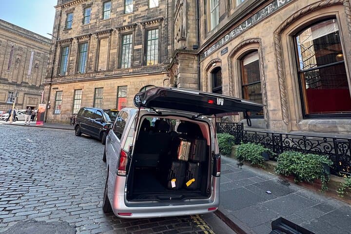 Edinburgh Airport private transportation to Hotel in Edinburgh
