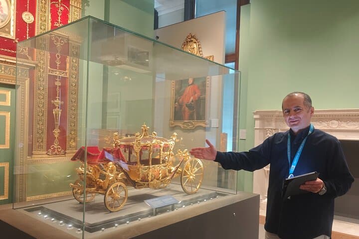 Victoria and Albert Museum Private Tour with Art Specialist