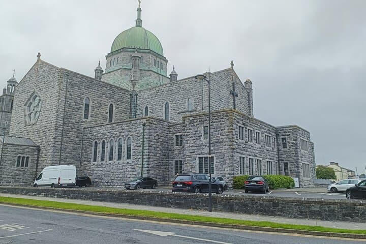 Day tour from Belfast to Galway with stops along the way
