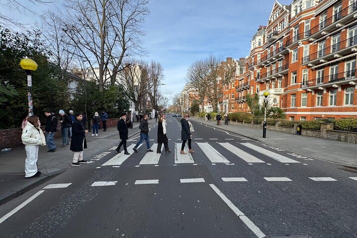 The Beatles London walking tour. From Abbey Road to the Roof Top