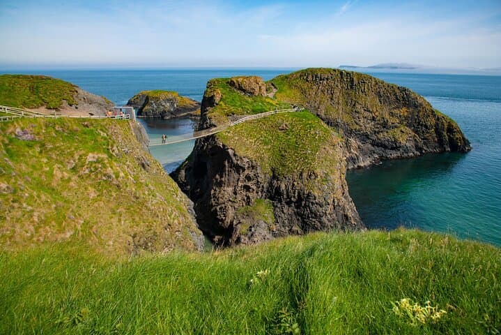 Stunning Photo Stop at Carrick-a-rede Ropebridge
