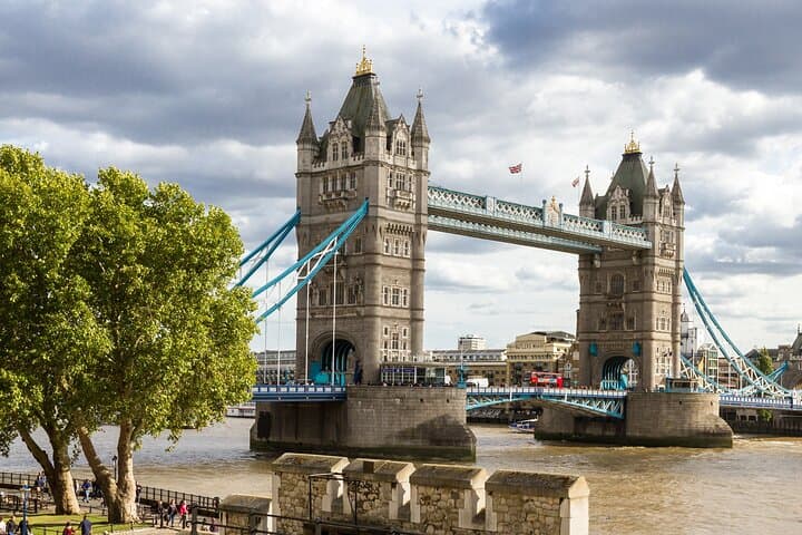 Tower of London Crown Jewels and All Hallows Church Private Tour