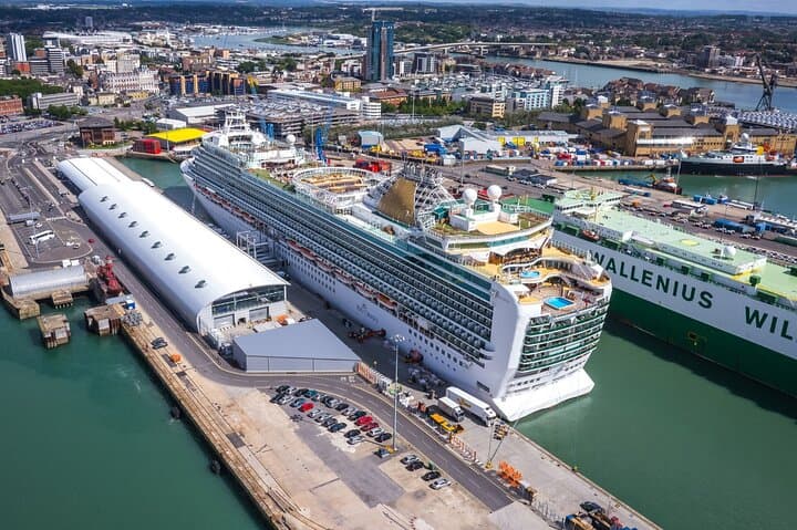 Southampton to Portsmouth Private Coastal Maritime Car Tour