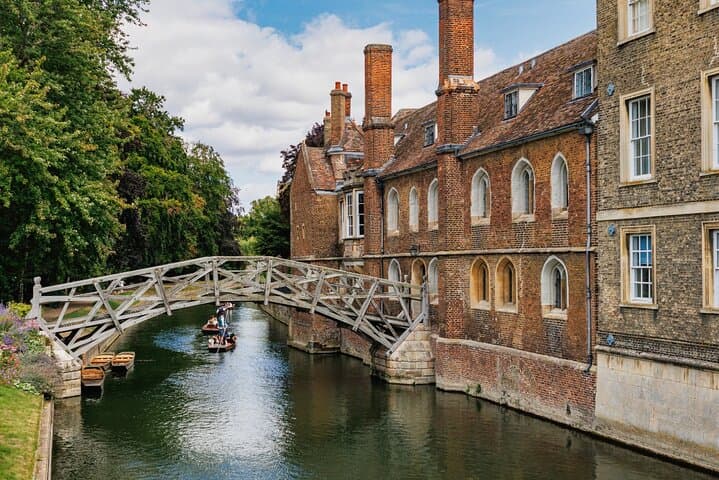 Explore Cambridge with Private Vehicle