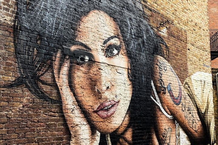 Giant mural, tribute to Amy Winehouse
