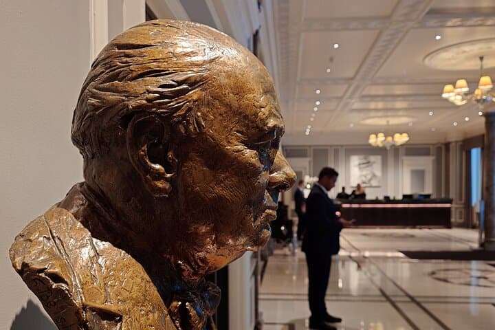 Winston Churchill's London At War. A Private Walk Through Britain's Darkest Hour