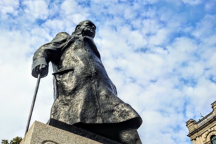 Winston Churchill's London At War. A Private Walk Through Britain's Darkest Hour
