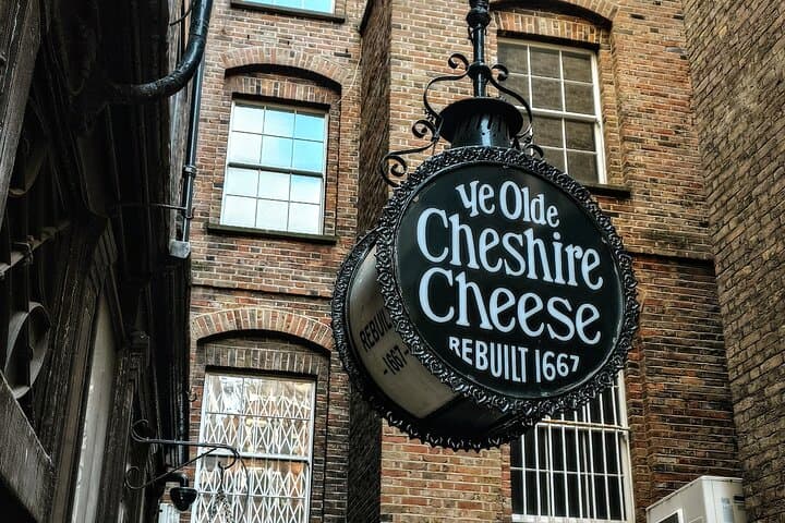Private Walking Tour: Historic and Hidden Pubs of London