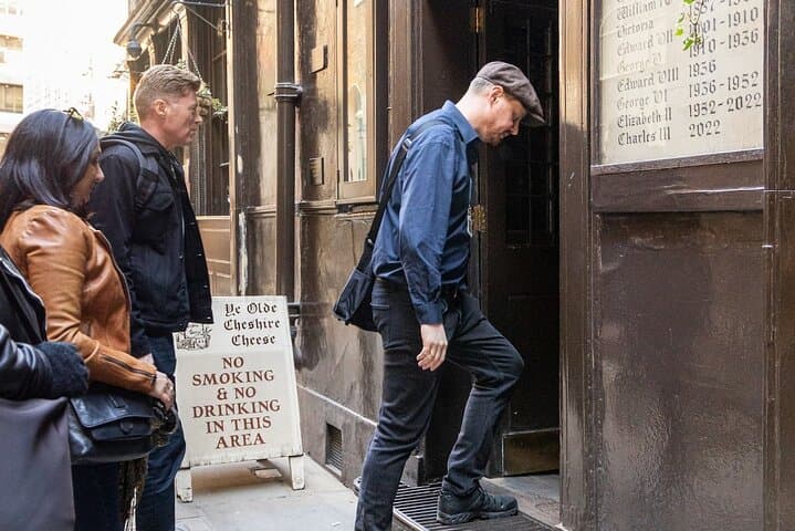 Private Walking Tour: Historic and Hidden Pubs of London