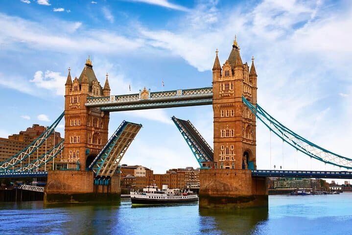 London Tower of London and Historic Landmarks Walking Tour