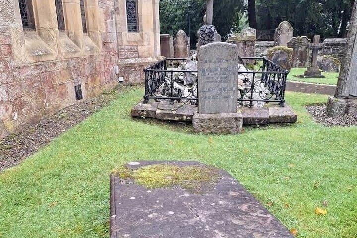 graveyard luss