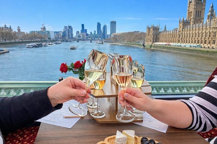 London Sightseeing Gusbourne Sparkling Wine Tasting & Cheese