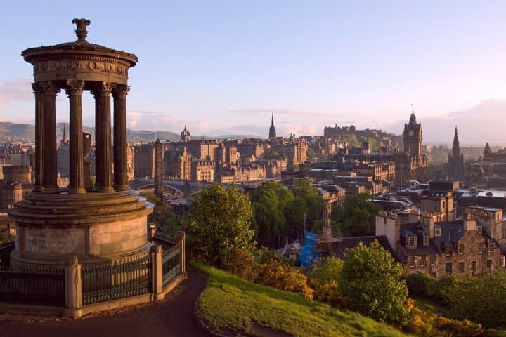 TOP Edinburgh : Private Guided Tour with your mobile