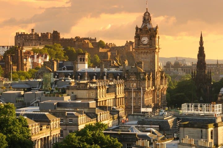 TOP Edinburgh : Private Guided Tour with your mobile