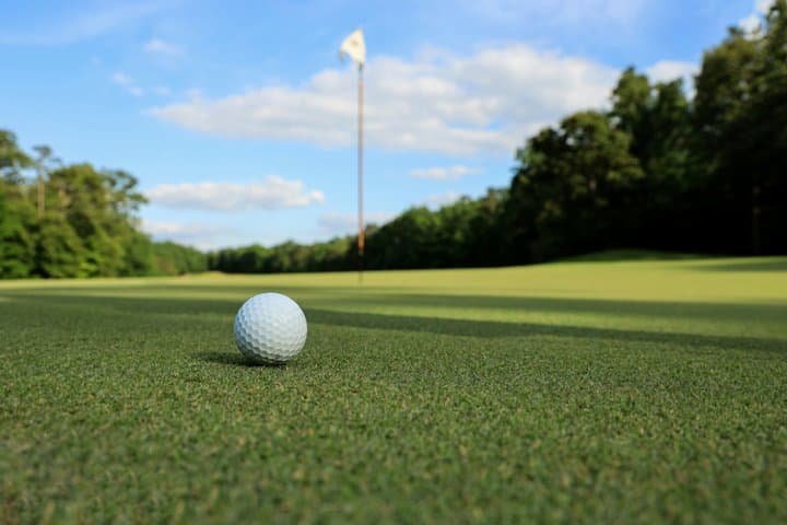 18 Hole Golf Experience in Edinburgh with a Local Player