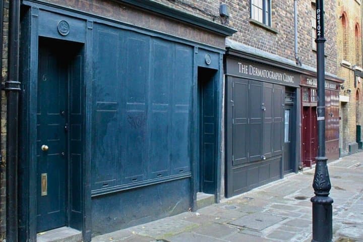London East End Dark History Tour with Local Guide