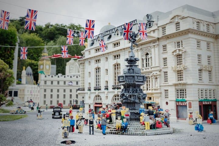 London to LEGOLAND Windsor Private Transfe Return