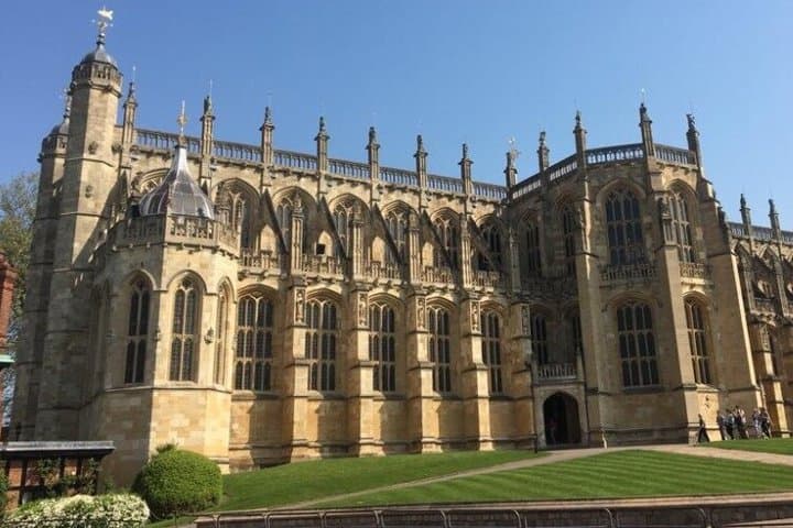 Private Hampton Court and Windsor Castle with Driver and Guide