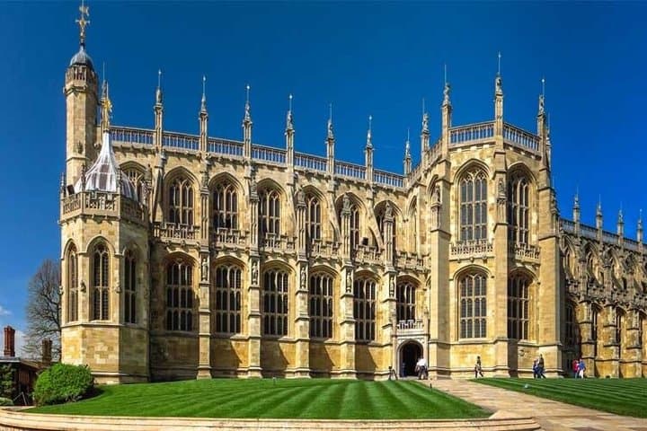 Private Hampton Court and Windsor Castle with Driver and Guide