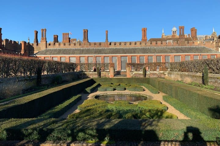 Private Hampton Court and Windsor Castle with Driver and Guide