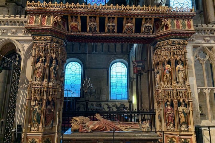 Leeds Castle, Canterbury and White Cliffs of Dover with Guide