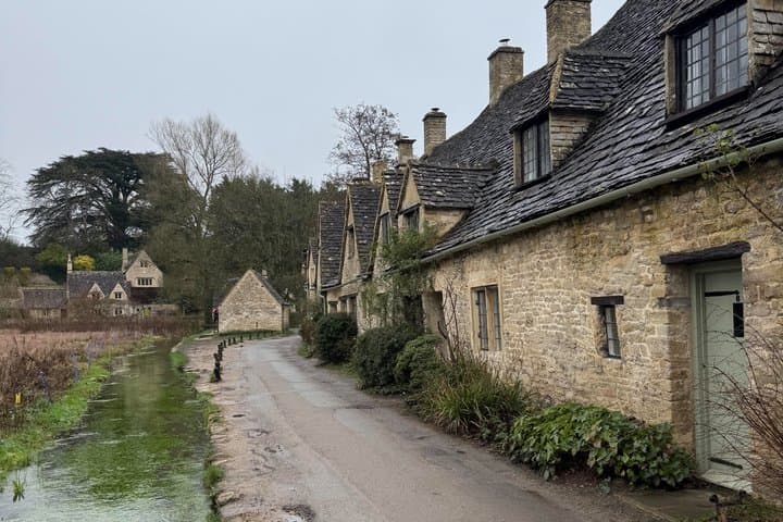 Cotswolds Private Tour from London with Japanese Speaking Driver