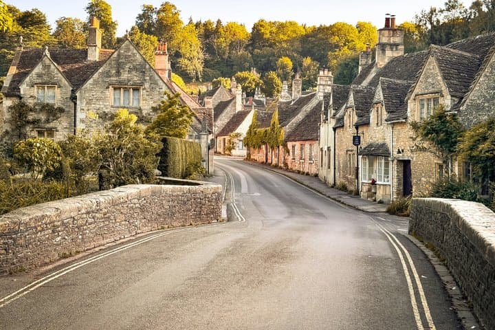 Cotswolds Private Tour from London with Japanese Speaking Driver
